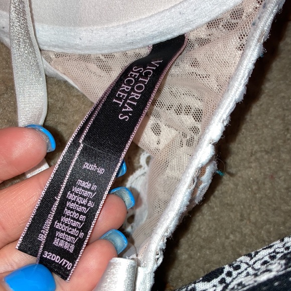 Victoria’s Secret Very Sexy white & cream lace Push Up bra - Picture 6 of 6